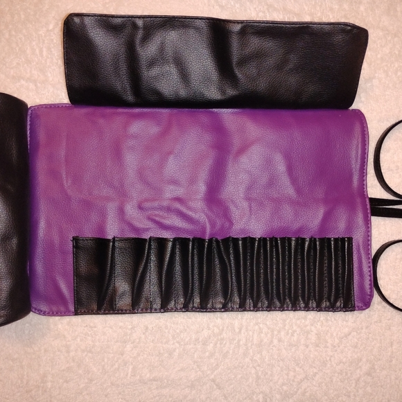 YOUNIQUE makeup brush and tool organizer - Picture 3 of 6